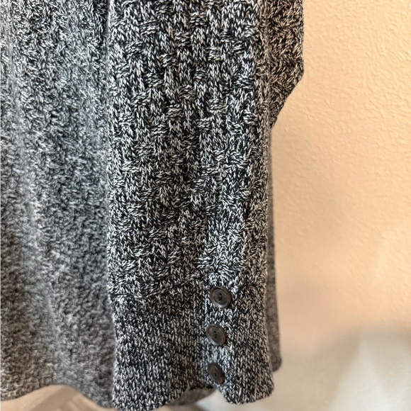 Croft and Barrow black and white sweater 1X - Picture 3 of 6